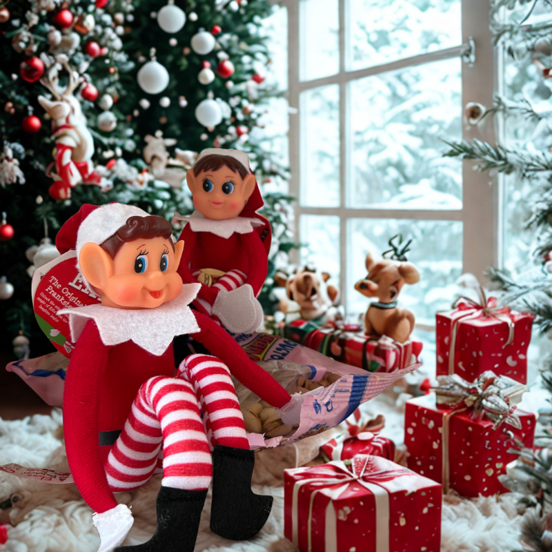 “Elfos navideños sentados junto al árbol de Navidad rodeados de regalos y decoración festiva”